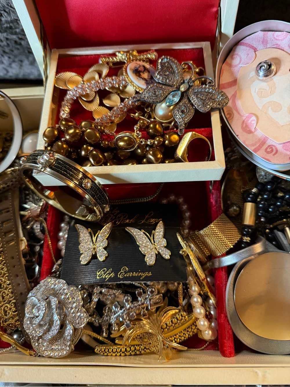 💚💚 Vintage ADDED items Signed Jewelry in  Buxton Box  139 pieces